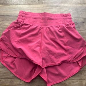 Lululemon Hotty Hot Running shorts Pink Coral Size 0 • Retail $68